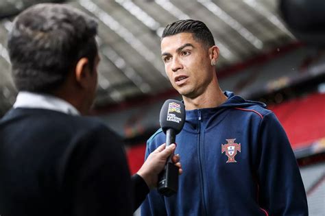 ronaldo transfer to manchester united.